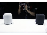 HomePod 外型為蛋形，大小約 7 吋平板大小，共有黑、白兩色、內建七組揚聲器，採用 A8 晶片。
