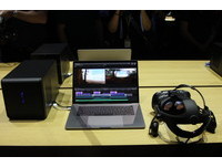 此次因為導入 Steam VR SDK 跟 Unity、EPIC 等遊戲引擎，讓 Mac 產品可以搭配 HTC Vive 直接體驗高階 VR 內容。