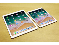12.9 吋 iPad Pro（左）與 10.5 吋 iPad Pro 比較。