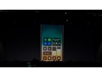 iOS 11 的快取功能在單一介面當中整合 Wi-Fi、飛航與勿擾模式、音樂、手電筒、音量等功能。