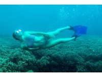 凱瑞回憶，接著她腹部著地墜落，一開始完全不會痛，但是漸漸的越來越痛。