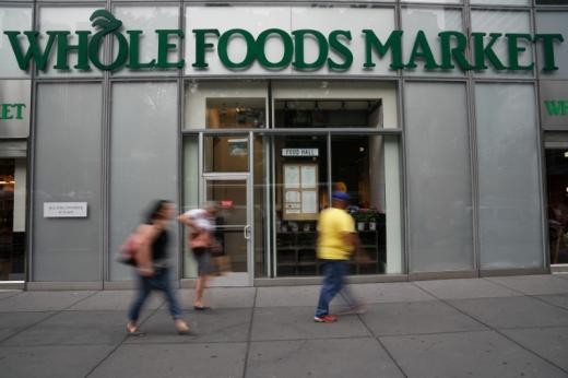 ▲▼亞馬遜宣布斥資137億美元收購高檔有機雜貨連鎖業者「全食超市」。（圖／路透社）