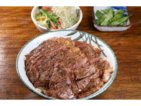 只賣4小時！CP超高「原肉牛排丼」　份量爆多只要250元