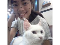 「為什麼我們要把她當公主一樣啊？」聽到從兩個女同學口中講出這句話，艾薇塔心碎了一地。