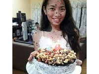 之後，艾薇塔告訴她們：「不用跟我玩沒關係」，而她們馬上掉頭就走。「基本上，我是一個沒朋友的邊緣女生。」