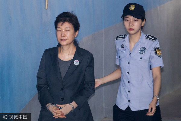 ▲▼南韓前總統朴槿惠被押送至法院受審。（圖／CFP）