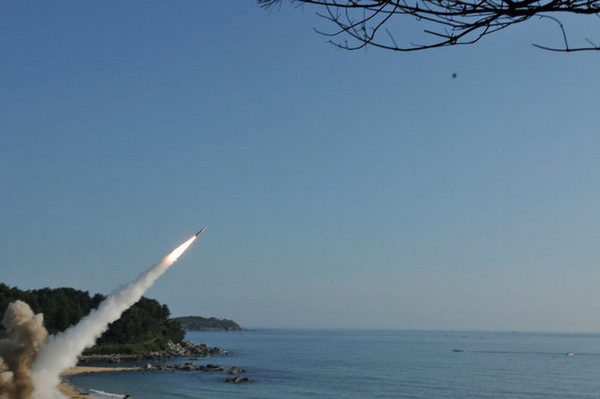 美韓聯合軍演反制北韓射彈挑釁。（圖／路透社）