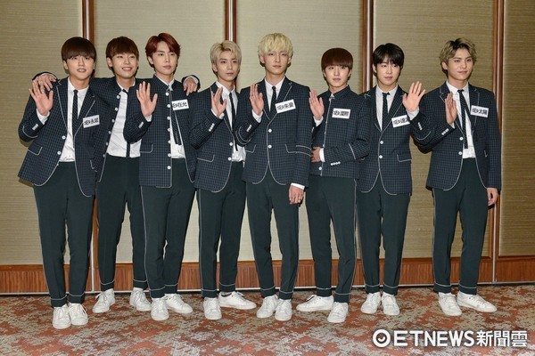 南韓男團SF9由仁誠、永斌、在允、達淵、朱豪、路雲、太陽、輝映和澯熙組成。