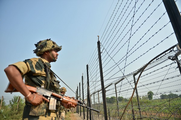 ▲▼印度士兵在喀什米爾印度、巴基斯坦邊界值勤。圖／CFP）
