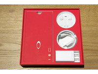 基本配件包括退卡針、VOOC 快充插頭、micro USB 2.0 快充充電線跟一條入耳式耳機。