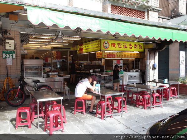 新北2间人气小吃店!销魂卤肉饭,排骨酥汤