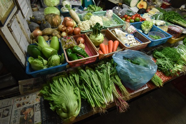 ▲▼傳統市場,攤販,青菜水果,蔬果價格,葉菜類,菜價。（圖／記者李毓康攝）