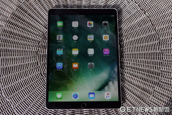 ▲蘋果 iPad Pro 10.5 吋 LTE 版本開箱！最新優惠看這裡。（圖／記者洪聖壹攝）