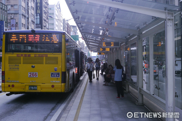 ▲▼公車,候車亭,公車站。（圖／記者黃克翔攝）