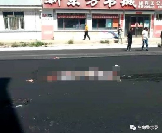 ▲女子遭壓路機輾過　全身碎裂慘死（圖／翻攝自微信《生命警示錄》）