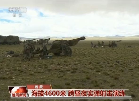 ▲▼西藏軍區某部近日在4600公尺高的高原訓練場進行實彈演練。（圖／翻攝自央視新聞）