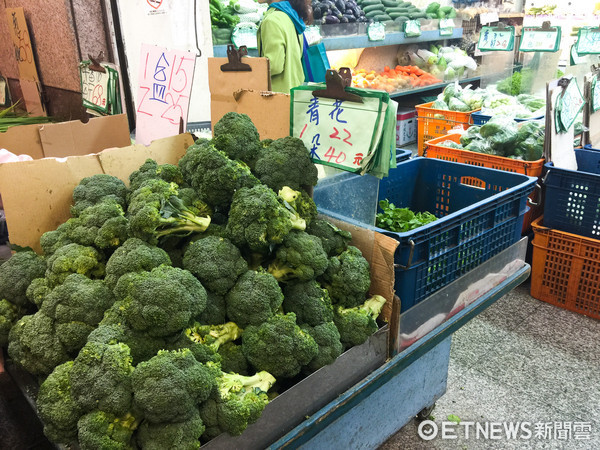 ▲▼傳統市場、蔬菜、小黃瓜、菜花、茄子(圖/記者徐文彬攝)