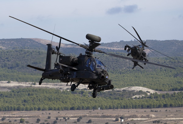▲▼AH-64「阿帕契」直昇機（AH-64 Apache）被尊稱為「坦克終結者」。（圖／路透社）