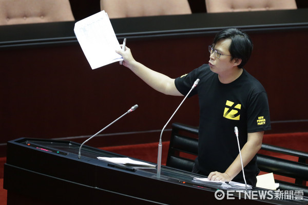 ▲林全率部會首長到立法院報告815停電-黃國昌。