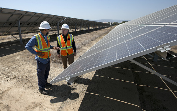 ▲▼美國加州的太陽能發電量將在日蝕期間大量減少。（圖／美聯社）