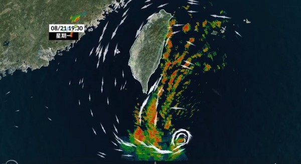 ▲▼輕度颱風天鴿結構不均,西半部水氣完整,但東半部卻是一片空。(圖/翻攝臉書粉專「氣象達人彭啟明」)