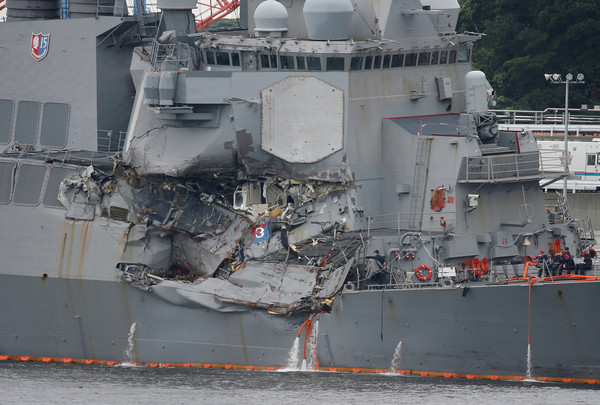 ▲▼美軍驅逐艦「費茲傑羅號」（USS Fitzgerald）6月與菲律賓貨輪相撞，造成7人死亡。（圖／路透社）