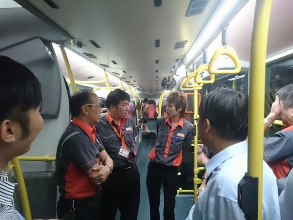 ▲▼香港10號風球仍有大批公車司機在待命。（圖／翻攝自KMB 九巴專頁 ） 
