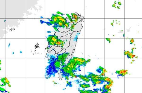 ▲對流發展旺盛，氣象局針對8縣市發布豪雨、大雨特報。（圖／中央氣象局）