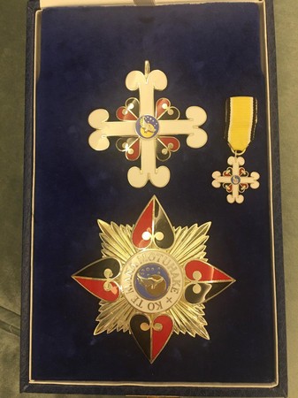 陳瑩獲頒的勳章，類似英國的爵級司令勳章。