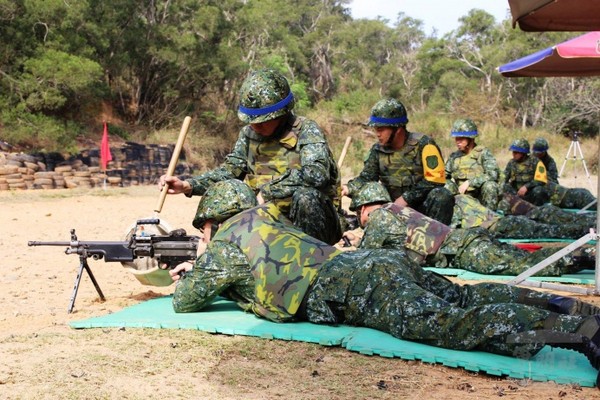 彰化後備旅實彈射擊    驗證教召部隊戰力 