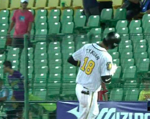 ▲背號9號的王威晨穿18號。（圖／翻攝CPBL.TV）