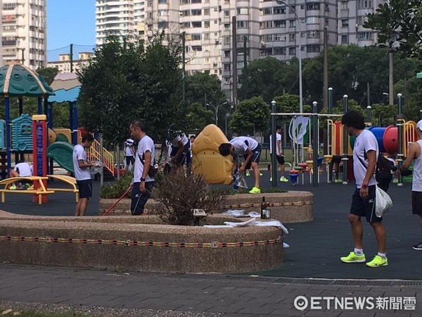 日本選手自發性到林口社區運動公園整理環境。（圖／新北市議員蔡淑君授權提供，下同）