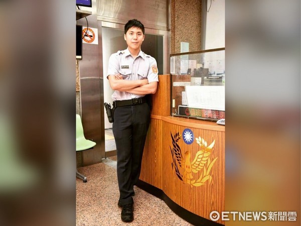 ▲任職台北市民生西路派出所的帥警李昌哲柔道二段,從小就是冠軍好手。日前追捕毒販,使出柔道大外割、袈裟技,將毒販壓制動彈不得。(圖/記者楊佩琪翻攝)