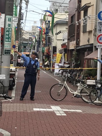 日本東京江戶川區發生兇殺案！　20歲女頭手遭砍重傷送醫。（圖／翻攝自推特@p_tacoske）