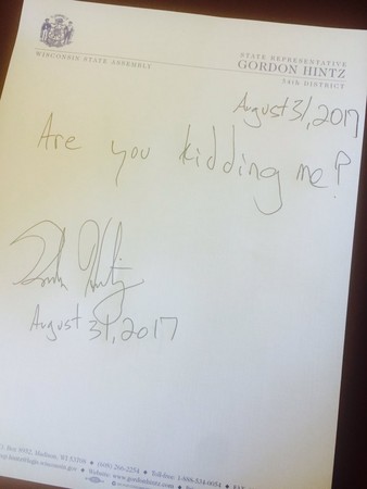 ▲▼最新文件公開後，威州眾議員Gordon Hintz模仿手寫文，寫上「Are you kidding me？」，表達不滿。（圖／翻攝Gordon Hintz個人twitter）