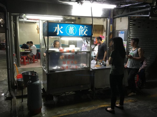 “永和董家水饺”隐身在永和的六合市场里。