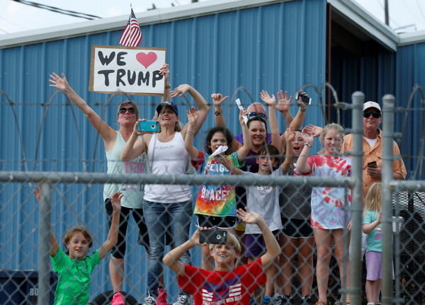 ▲川普,美國,颶風,哈維,梅蘭妮亞,勘災,災民,民調。(圖/視覺中國CFP)