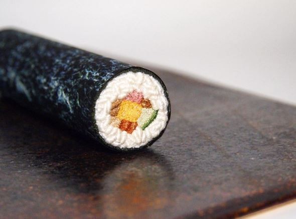 好想扒口飯來吃！飯粒和麵條，全靠日本藝術家「繡」出來（圖／instagram@ipnot）