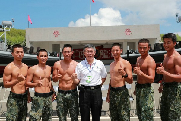 ▲▼柯文哲跨海澎湖勞軍。(圖/翻攝自柯文哲臉書)