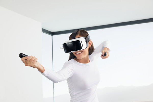 手機變身電腦VR頭盔省一波！蔡司推VR One Connect裝置。（圖／翻攝自官網）