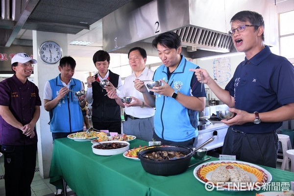 花蓮市公所原住民弱勢婦女培力計畫月子餐製作班，20名學員在研習成果發表會裡端出她們的作品。（圖／花蓮市公所提供）