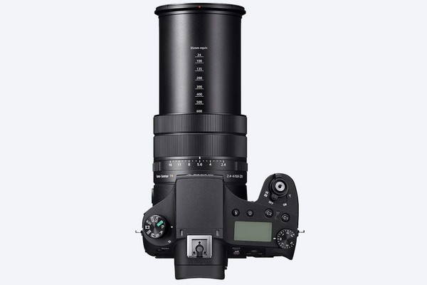 24張連拍、0.03秒對焦大升級！Sony RX10 IV巨砲類單現身。（圖／翻攝自官網）