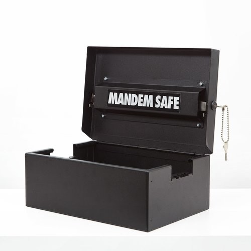 ▲Mandem Safes保險箱可放在鞋盒內。（圖／翻攝Mandem Safes官網）