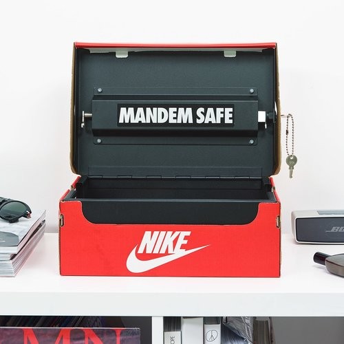▲Mandem Safes保險箱可放在鞋盒內。（圖／翻攝Mandem Safes官網）