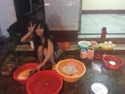 瞥見越南餐館外洗碗女工，她抬頭一笑..我決定天天來吃飯
