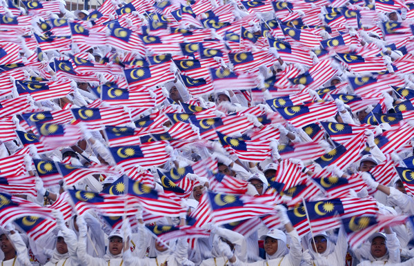 ▲▼馬來西亞學生於8月31日慶祝國家獨立60周年。（圖／達志影像／美聯社）
