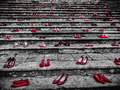 恐怖童話《紅舞鞋》原型！萬人跳舞停不住，直到器官衰竭而死