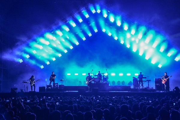 看到台下歌迷反應熱烈,共和世代允諾明年再來台開唱。