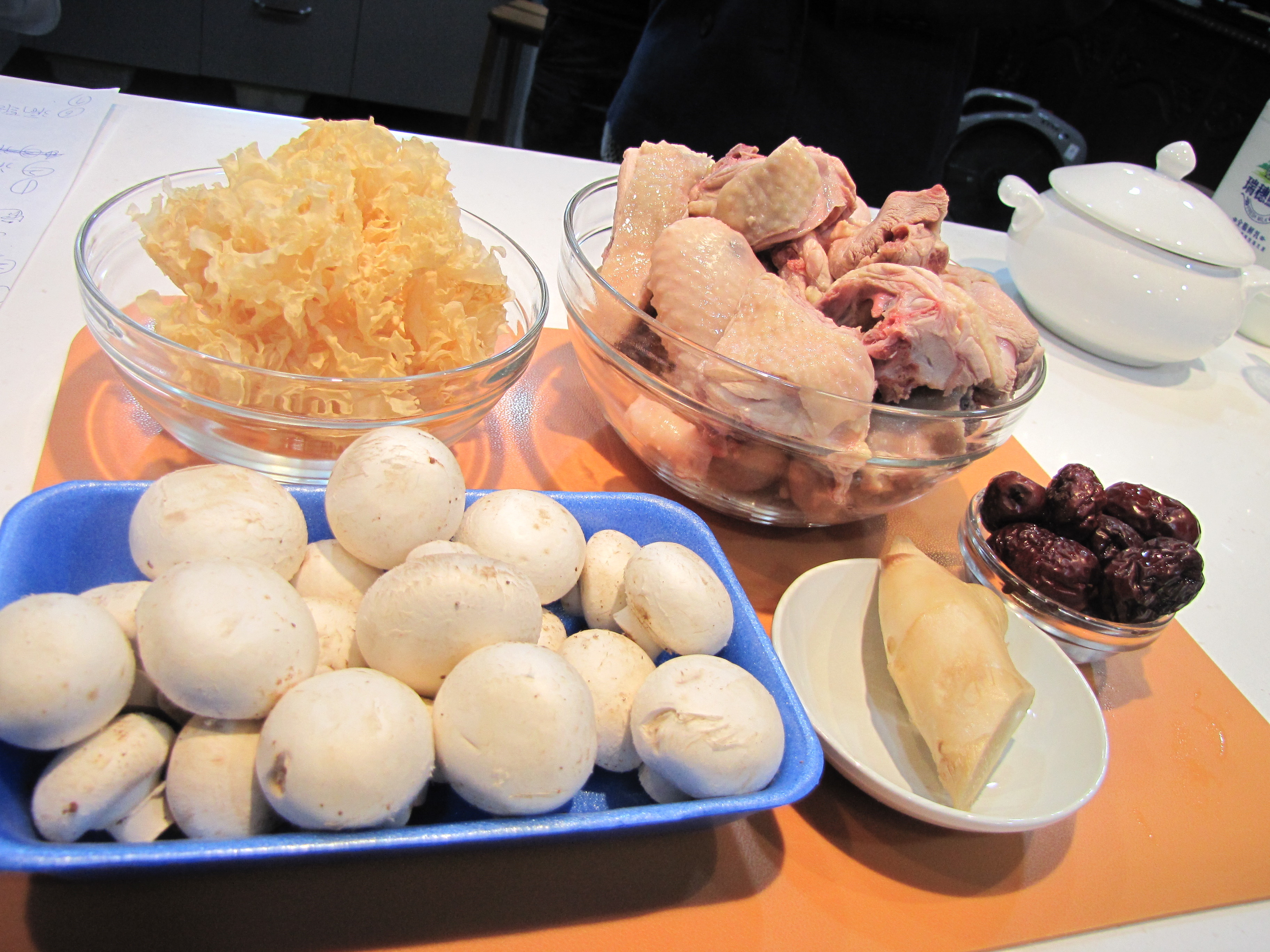 ▲雪蓉銀耳美人雞湯。(圖/記者呂曉雯攝)