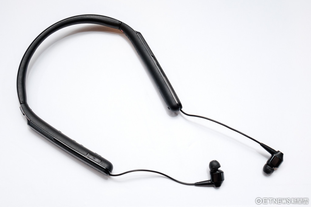 Sony WH-1000XM2、WI-1000X 抗噪耳機體驗。（圖／記者莊友直攝）